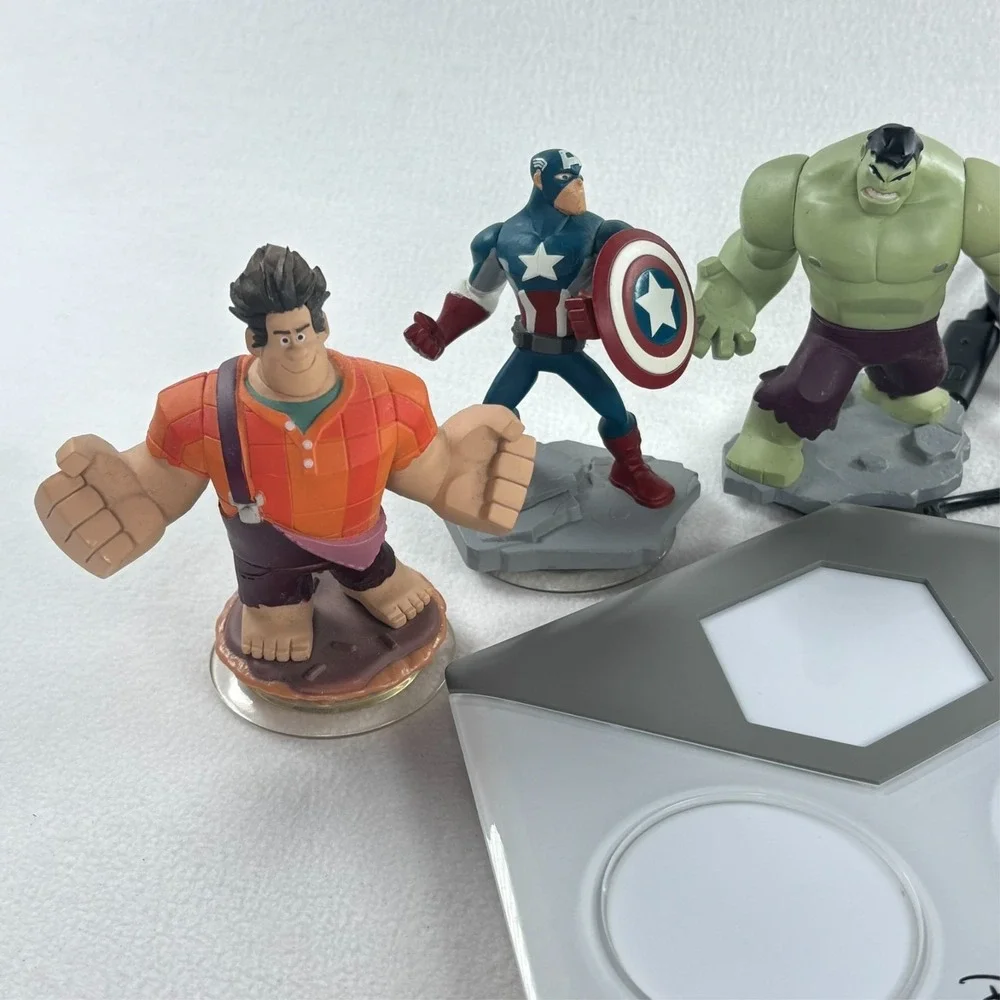Disney‎ Infinity Portal & Figures Lot